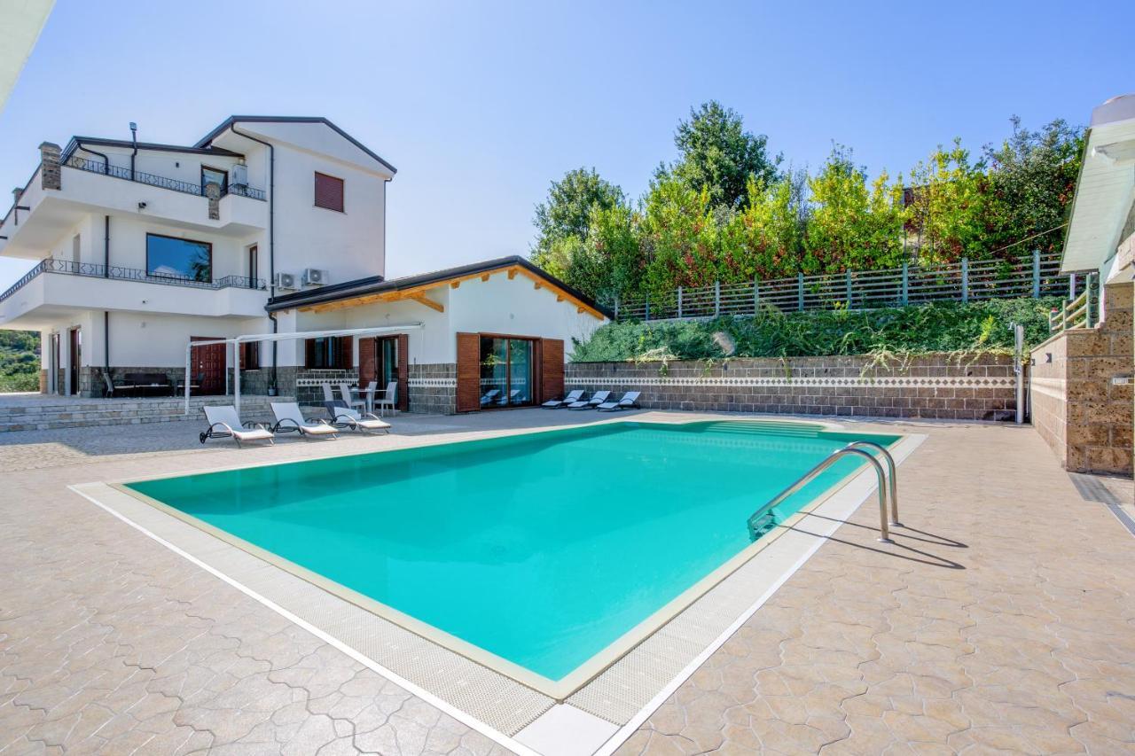 Villa Santoro Ai Tre Ulivi Con Piscina Privata Caiazzo Kültér fotó