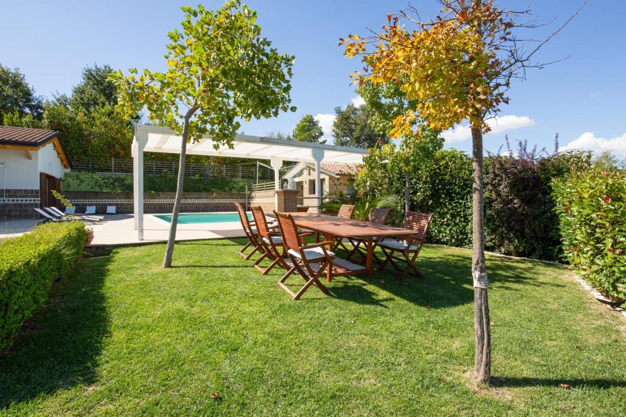 Villa Santoro Ai Tre Ulivi Con Piscina Privata Caiazzo Kültér fotó