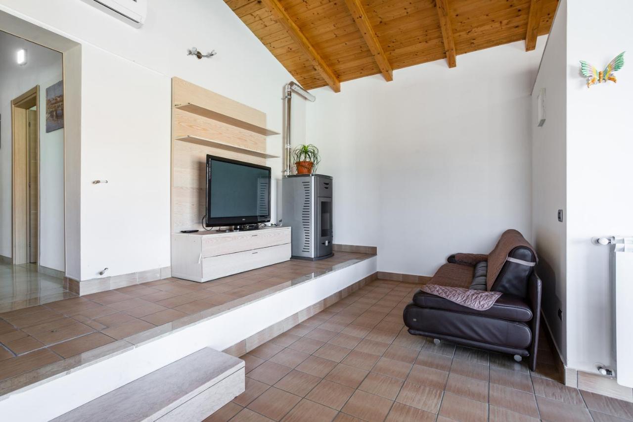 Villa Santoro Ai Tre Ulivi Con Piscina Privata Caiazzo Kültér fotó